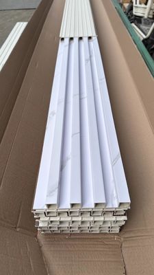 Современные ПВХ 3D стеновые панели Wpc покрытие древесных зерен Лат стеновые панели