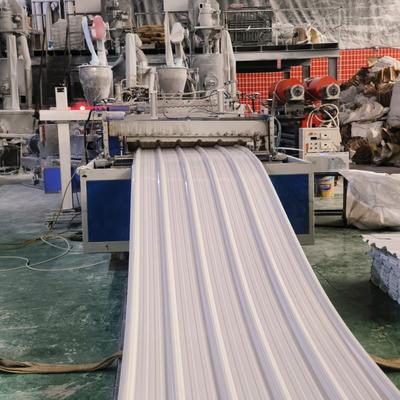 Белые 1130 мм UPVC кровельные листы Пластиковые кровельные листы Теплоизоляционное решение, адаптированное для нужд коммерческих центров крыши